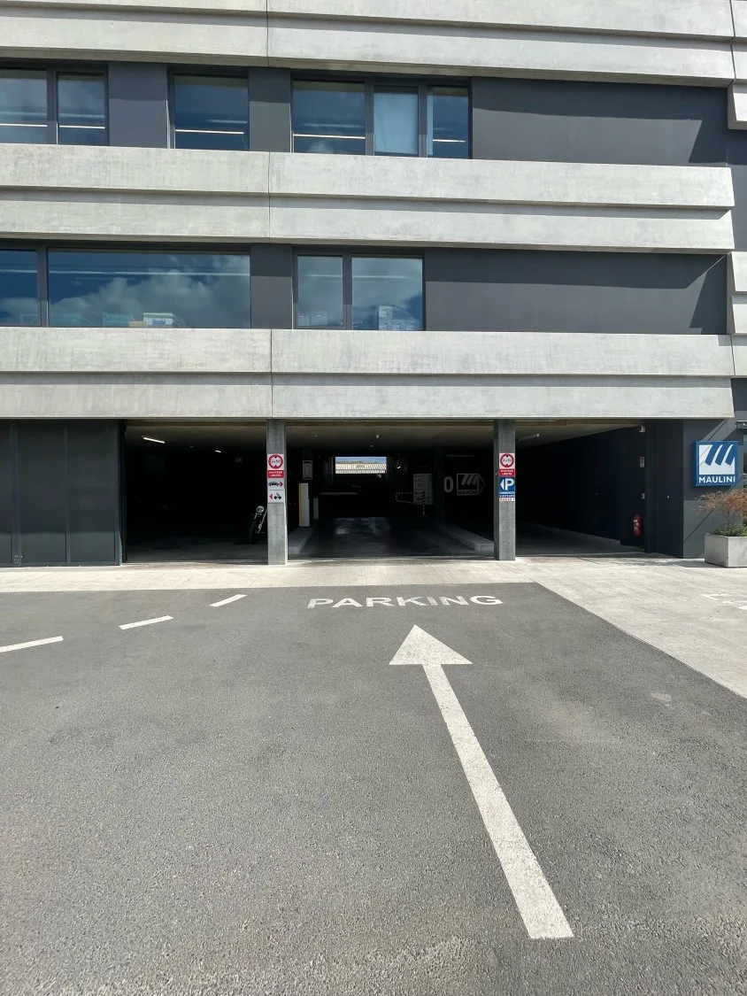 Einfahrt des Parkings Satimau, Route du Bois-de-Bay 25b
